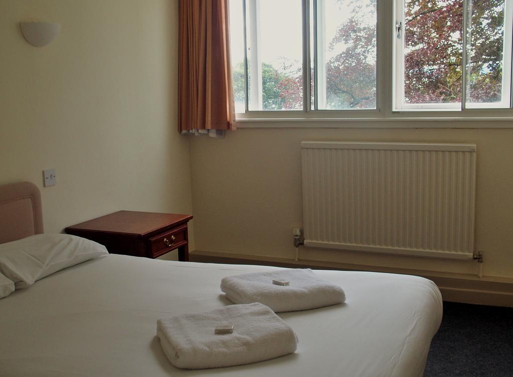 Almond House Lodge Edinburgh Bagian luar foto