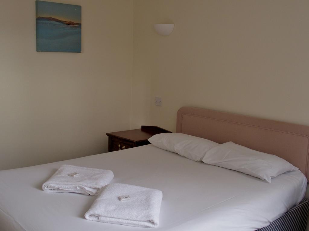 Almond House Lodge Edinburgh Bagian luar foto