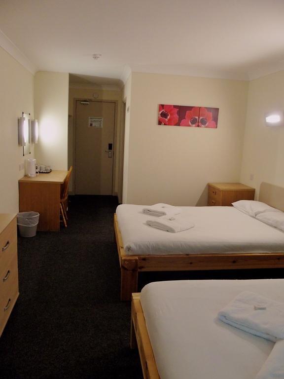 Almond House Lodge Edinburgh Bagian luar foto