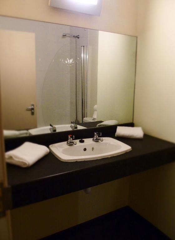 Almond House Lodge Edinburgh Bagian luar foto